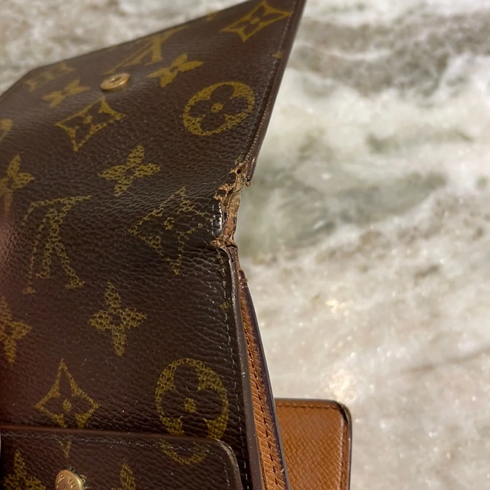 Louis Vuitton Men's Monogram Elise Wallet